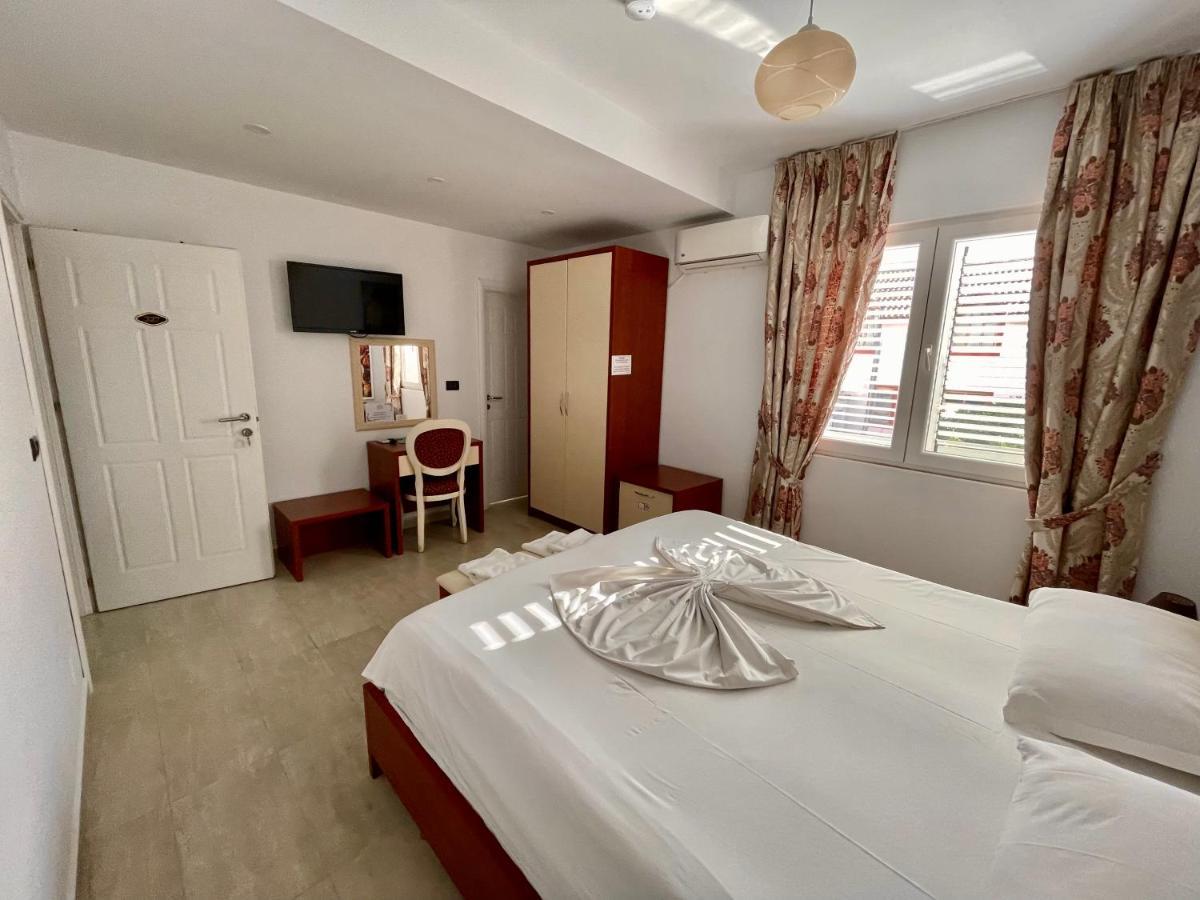 Vila Ada Hotel Tirana Esterno foto