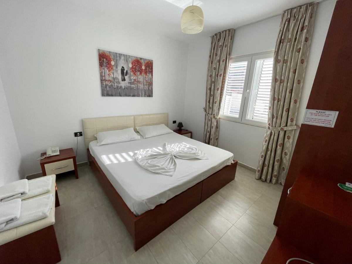Vila Ada Hotel Tirana Esterno foto