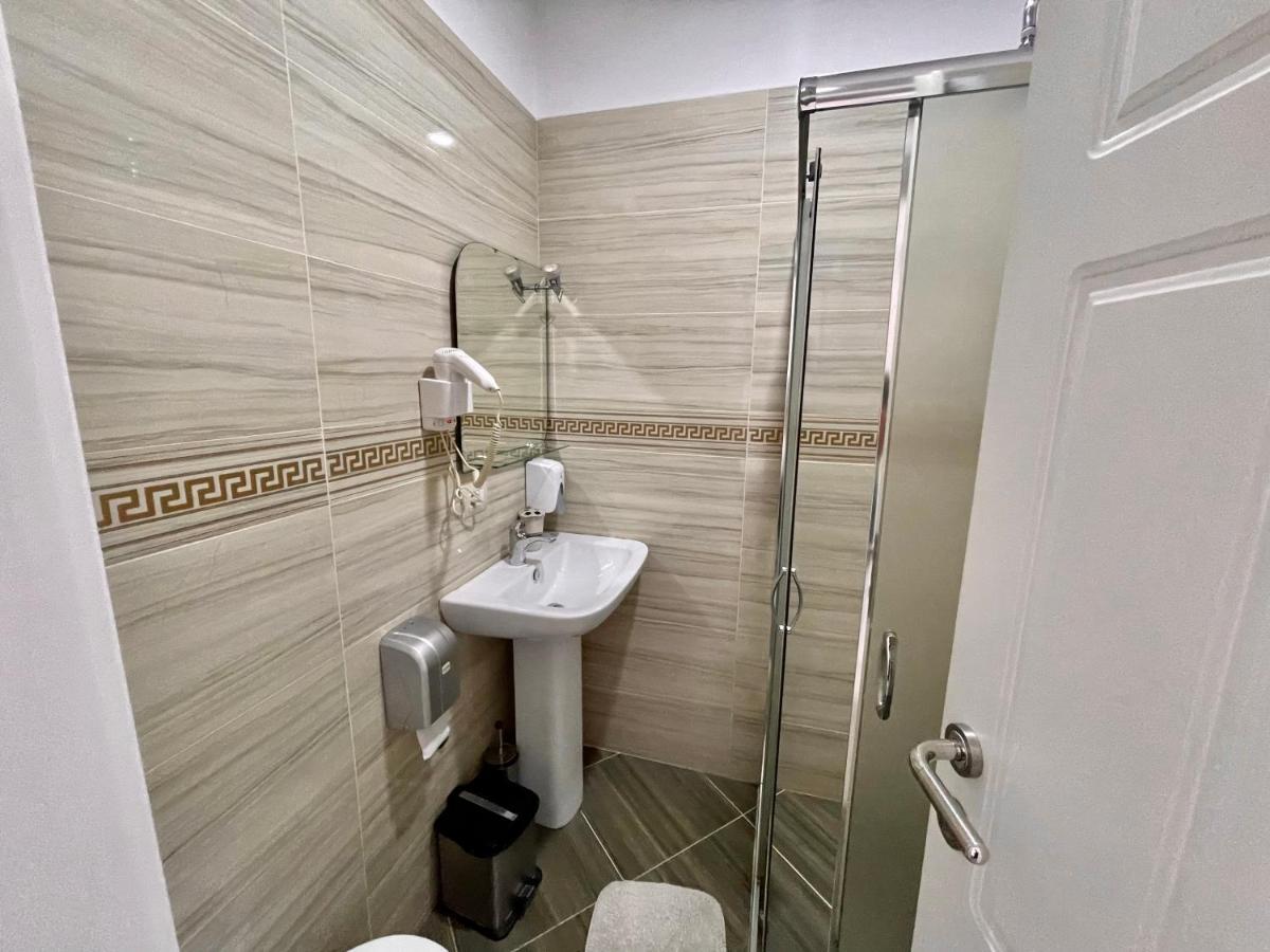Vila Ada Hotel Tirana Esterno foto