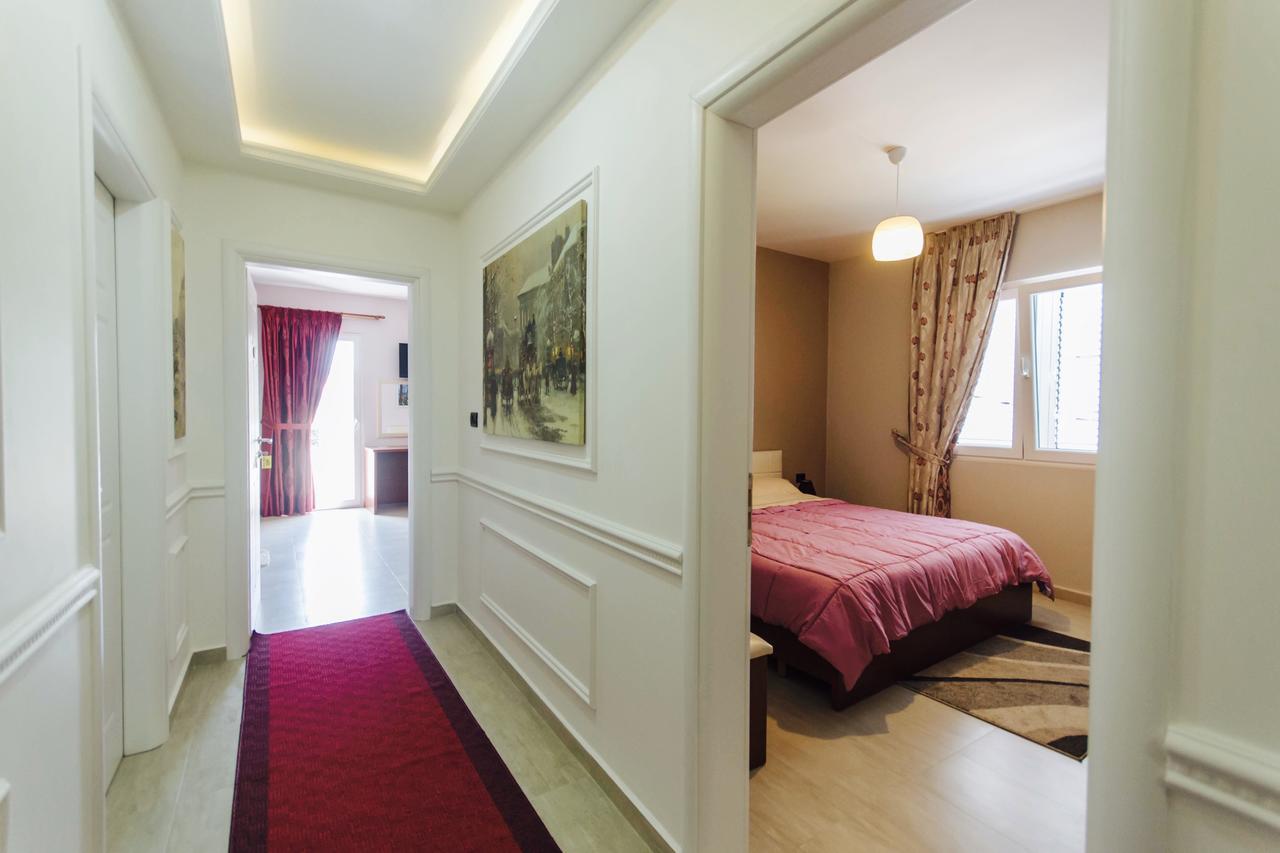 Vila Ada Hotel Tirana Esterno foto