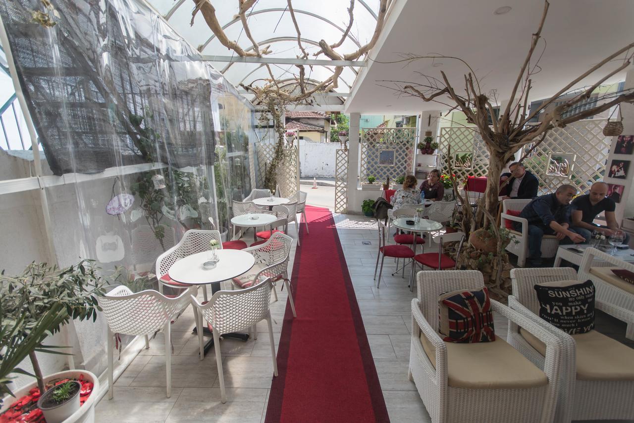 Vila Ada Hotel Tirana Esterno foto
