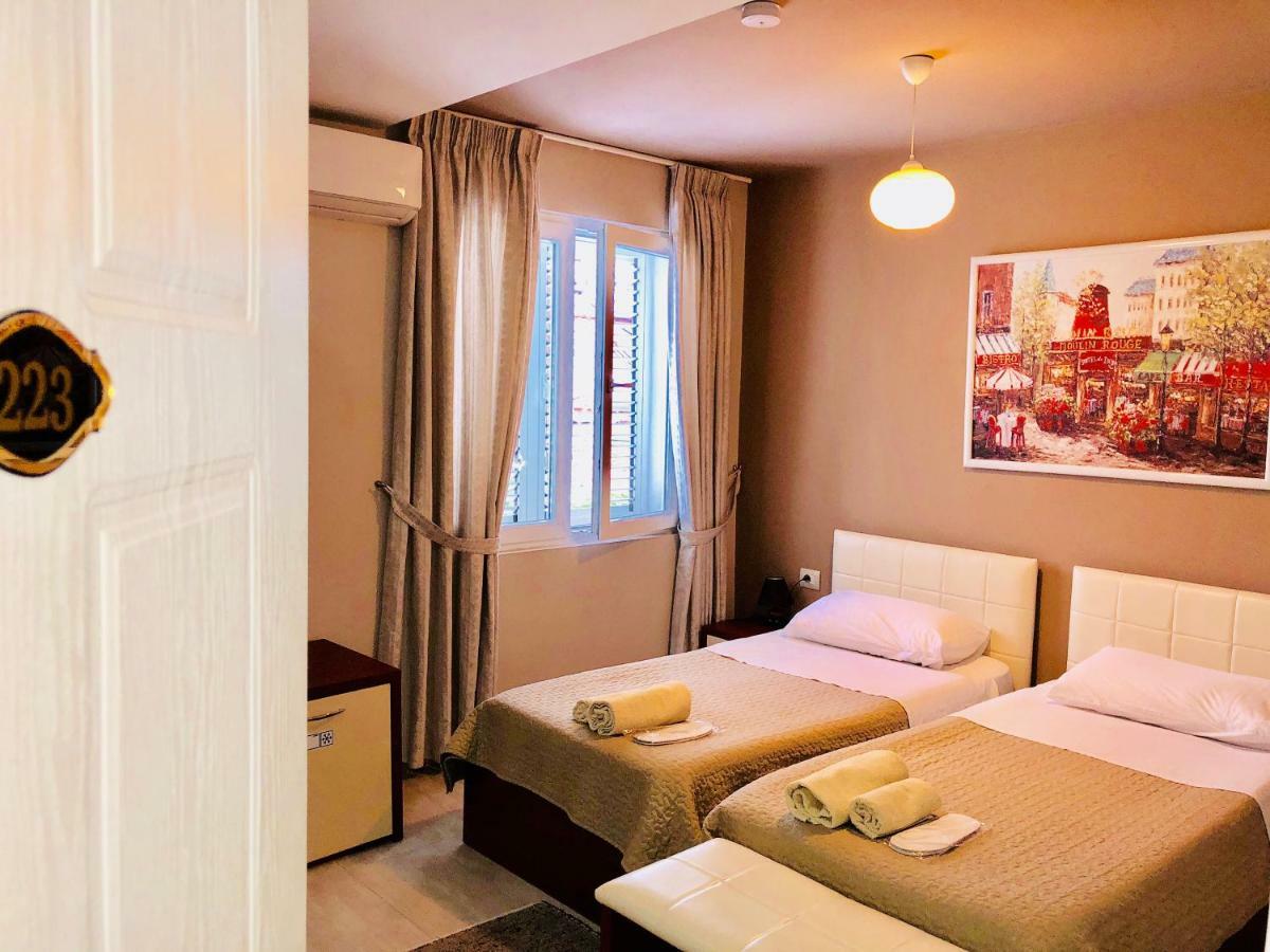 Vila Ada Hotel Tirana Esterno foto